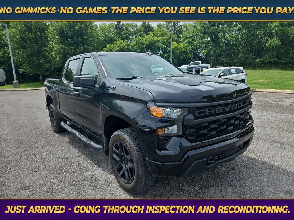 Used 2024 Chevrolet Silverado 1500 Custom Trail Boss w/ Turbomax Blackout Package AWD/4WD video 1