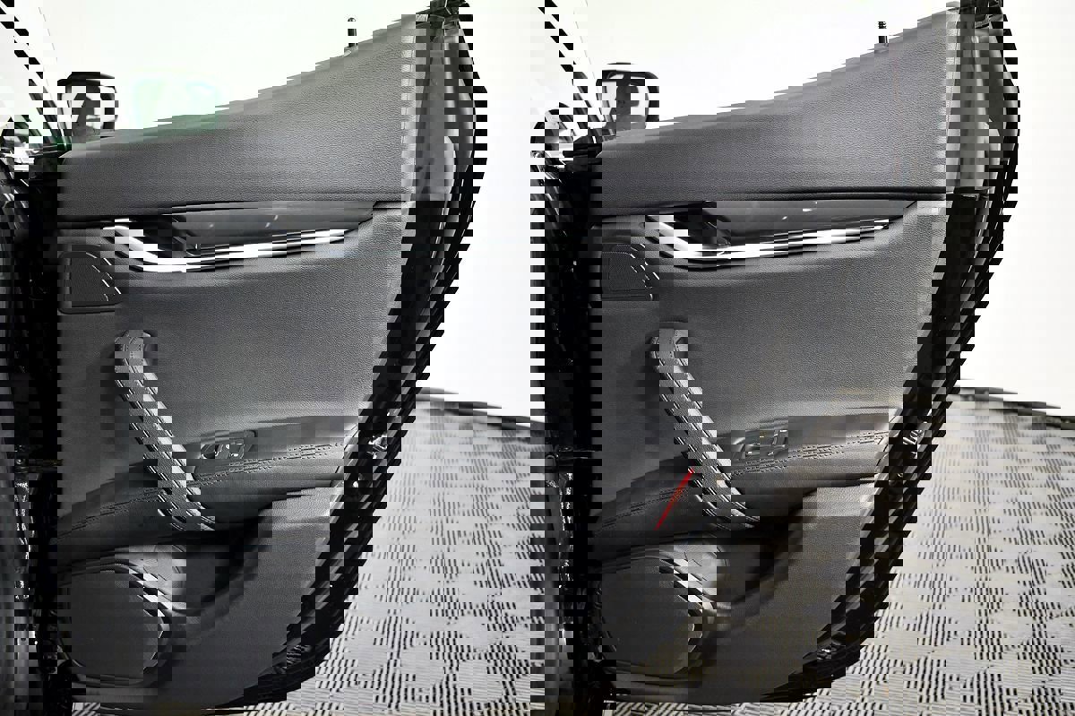 Used 2017 Maserati Ghibli image 42