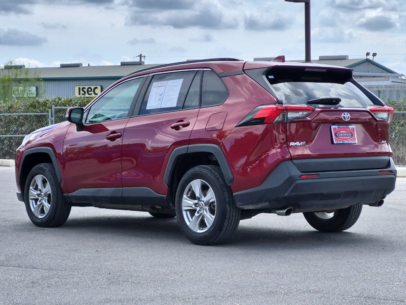 Used 2025 Toyota RAV4 XLE FWD image 3