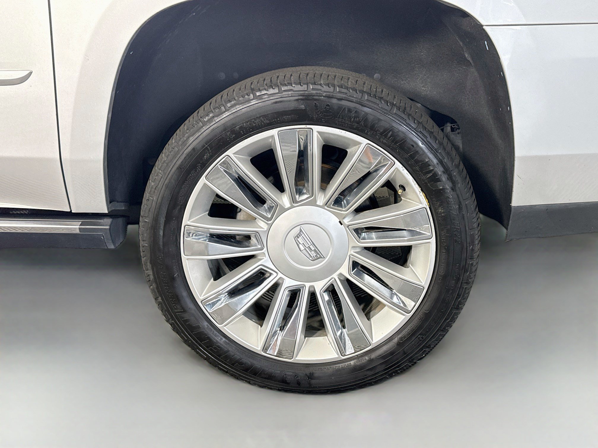 Used 2020 Cadillac Escalade ESV Platinum AWD/4WD image 37