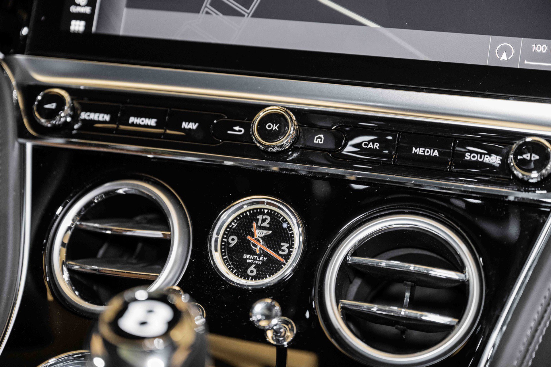 Used 2024 Bentley Continental GT V8 image 32