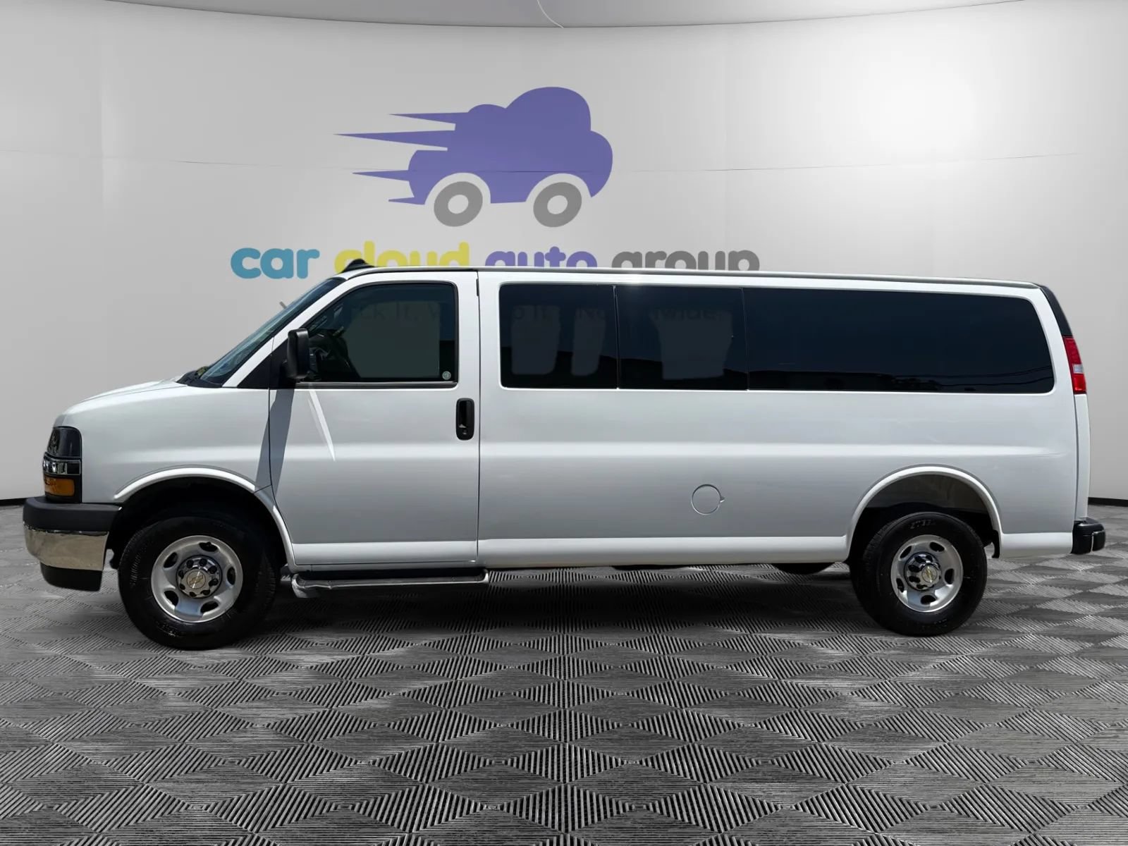 Used 2025 Chevrolet Express 3500 LT w/ LT Preferred Equipment Group RWD image 2