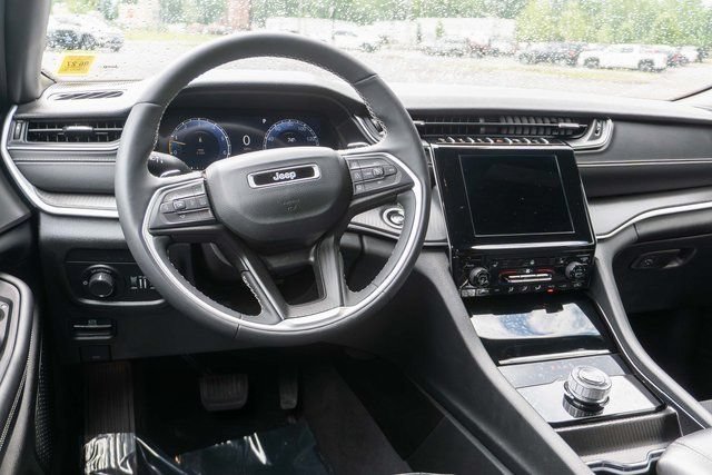 Used 2024 Jeep Grand Cherokee Altitude AWD/4WD image 15
