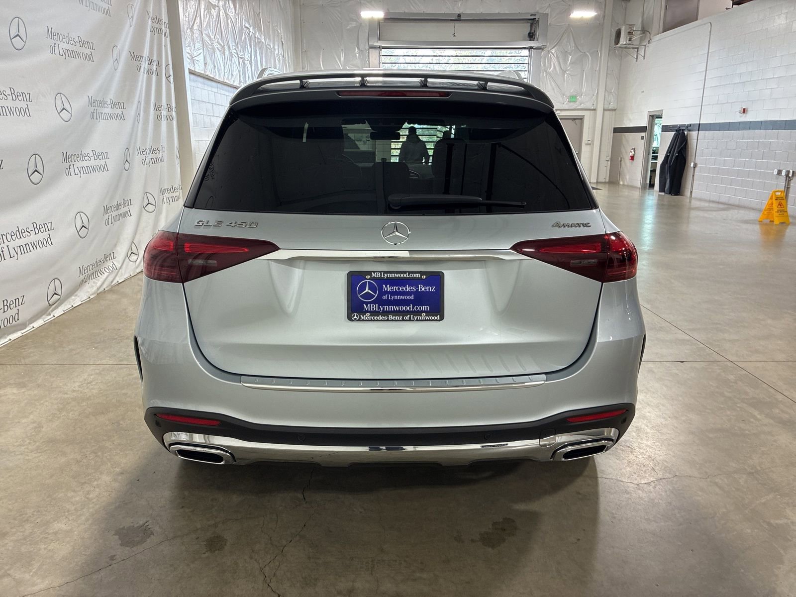 Used 2025 Mercedes-Benz GLE 450 4MATIC w/ AMG Line Exterior image 5