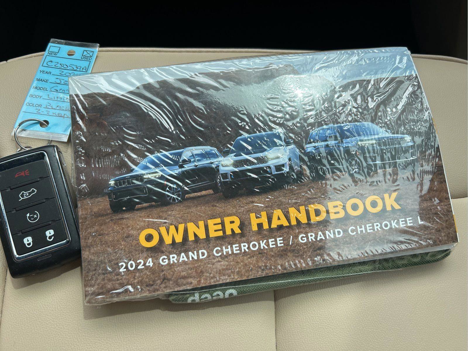 Certified 2024 Jeep Grand Cherokee L Limited w/ Black Appearance Package image 19