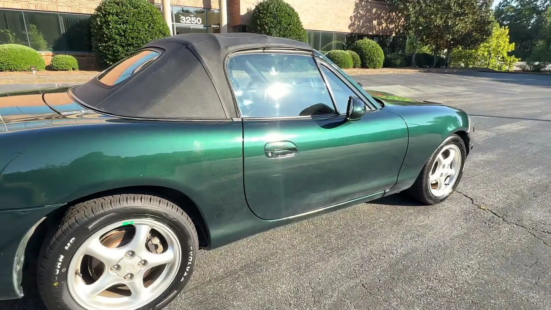 Used 2002 MAZDA MX-5 Miata LS RWD image 56