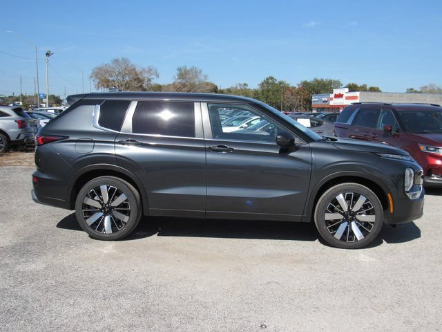 New 2026 Mitsubishi Outlander SE AWD/4WD image 2