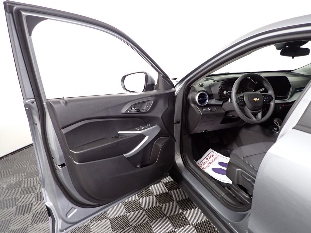 New 2026 Chevrolet Trax LS w/ LS Convenience Package FWD image 18