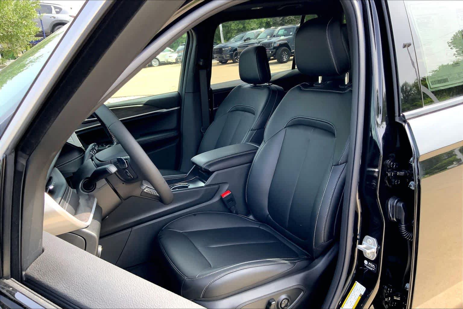 New 2026 Jeep Grand Cherokee L Limited AWD/4WD image 9
