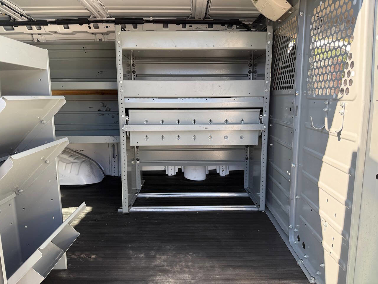 Used 2014 Chevrolet Express 2500 image 35