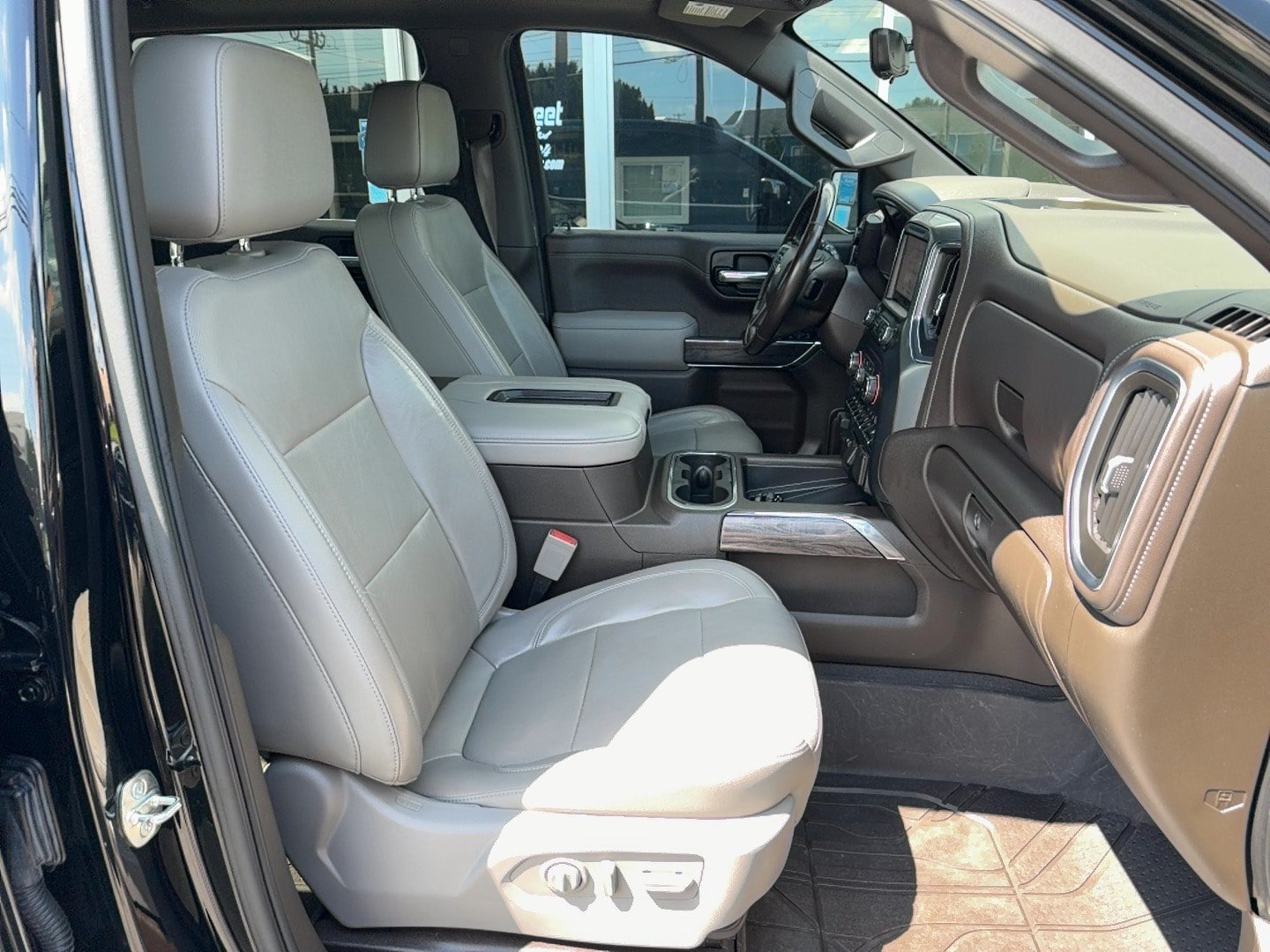 Used 2019 Chevrolet Silverado 1500 LTZ w/ LTZ Plus Package AWD/4WD image 21
