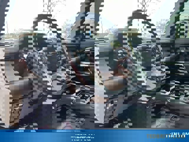 Used 2024 Land Rover Defender 110 SE AWD/4WD image 24