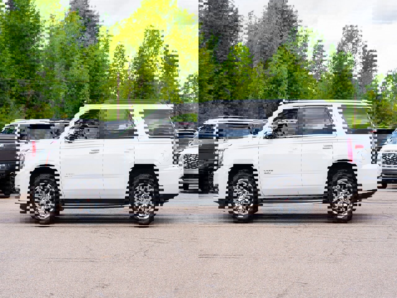 Used 2017 GMC Yukon SLT w/ Open Road Package image 8