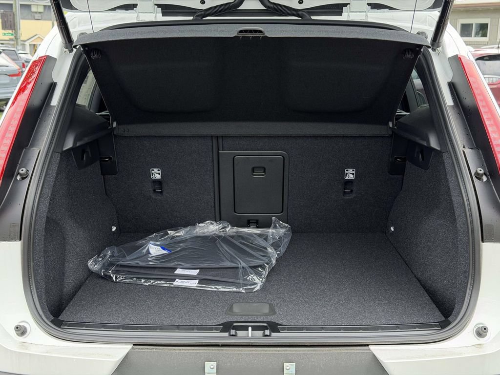 New 2026 Volvo XC40 B4 Core w/ Climate Package FWD image 13
