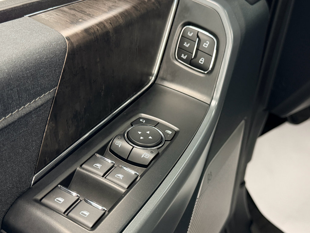 Used 2023 Ford F150 Lariat w/ Trailer Tow Package image 19