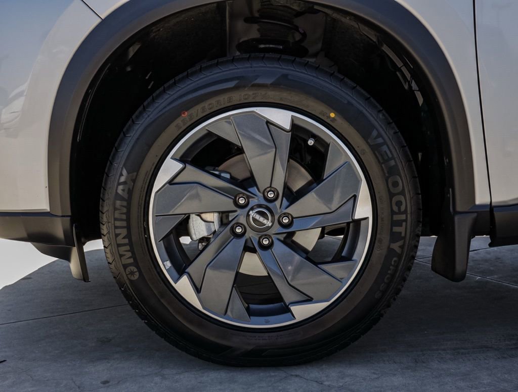 Used 2024 Nissan Rogue SV FWD image 11