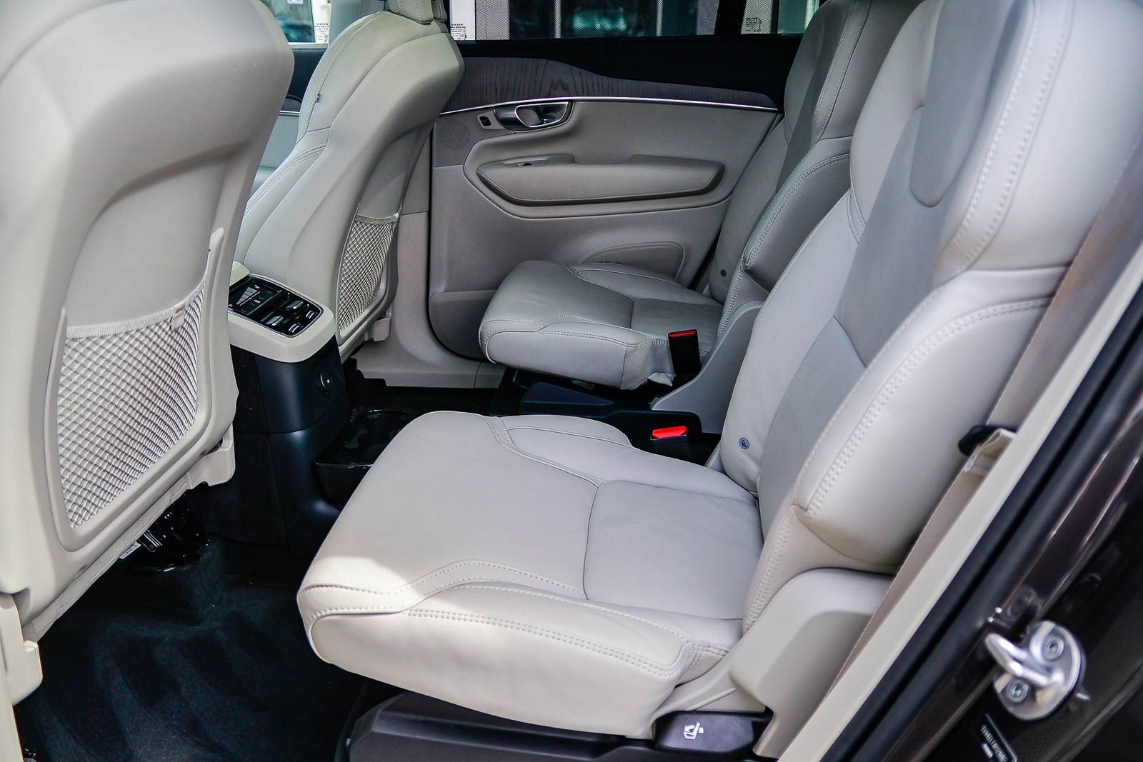 Used 2024 Volvo XC90 T8 Ultimate w/ Protection Package Premier image 20