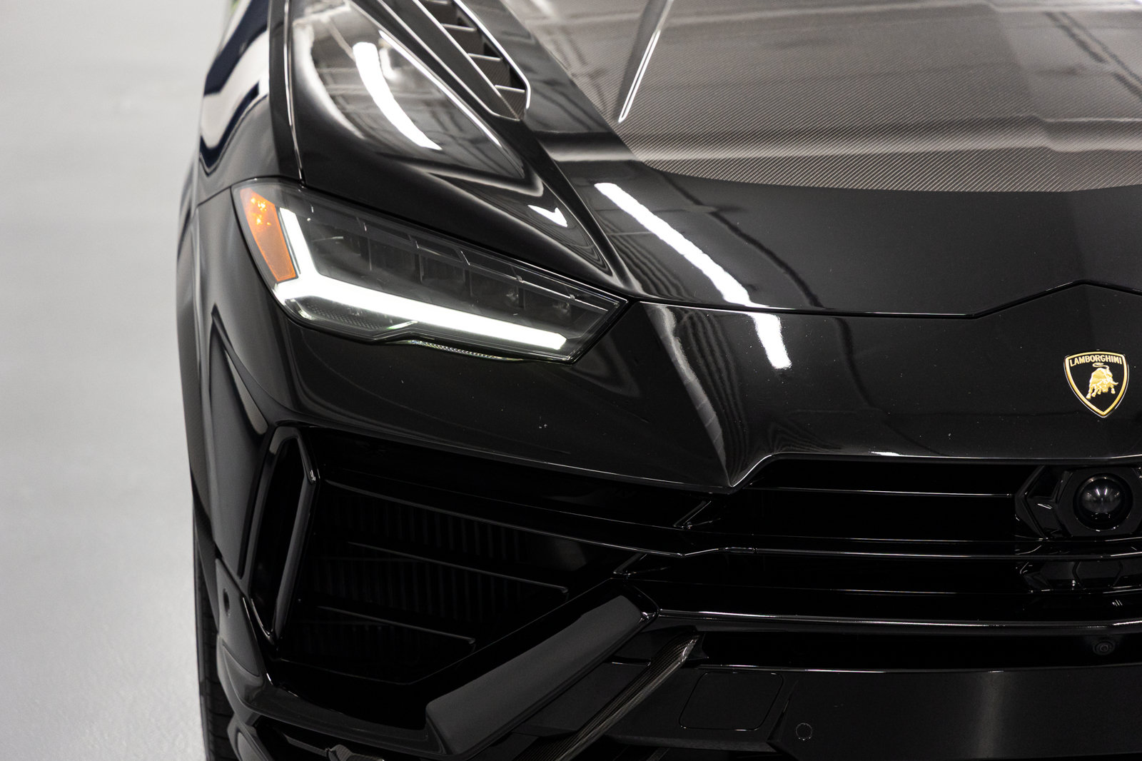 Used 2024 Lamborghini Urus Performante AWD/4WD image 12