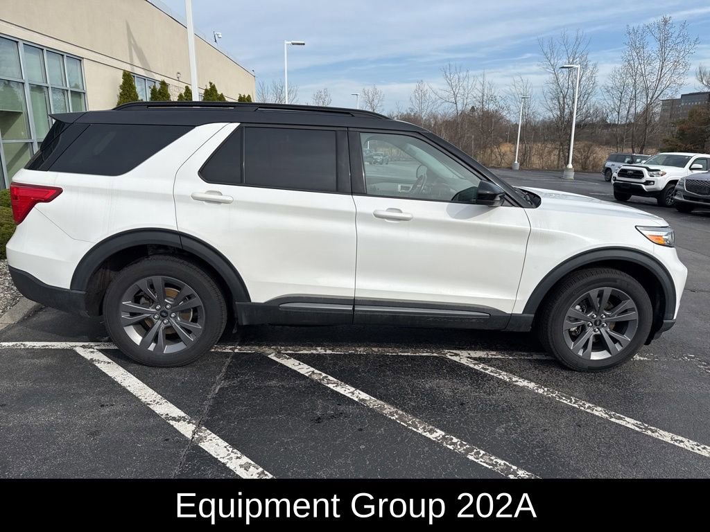 Used 2022 Ford Explorer XLT w/ Equipment Group 202A image 4