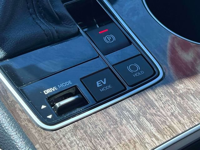 Certified 2025 Toyota Sienna Limited image 32