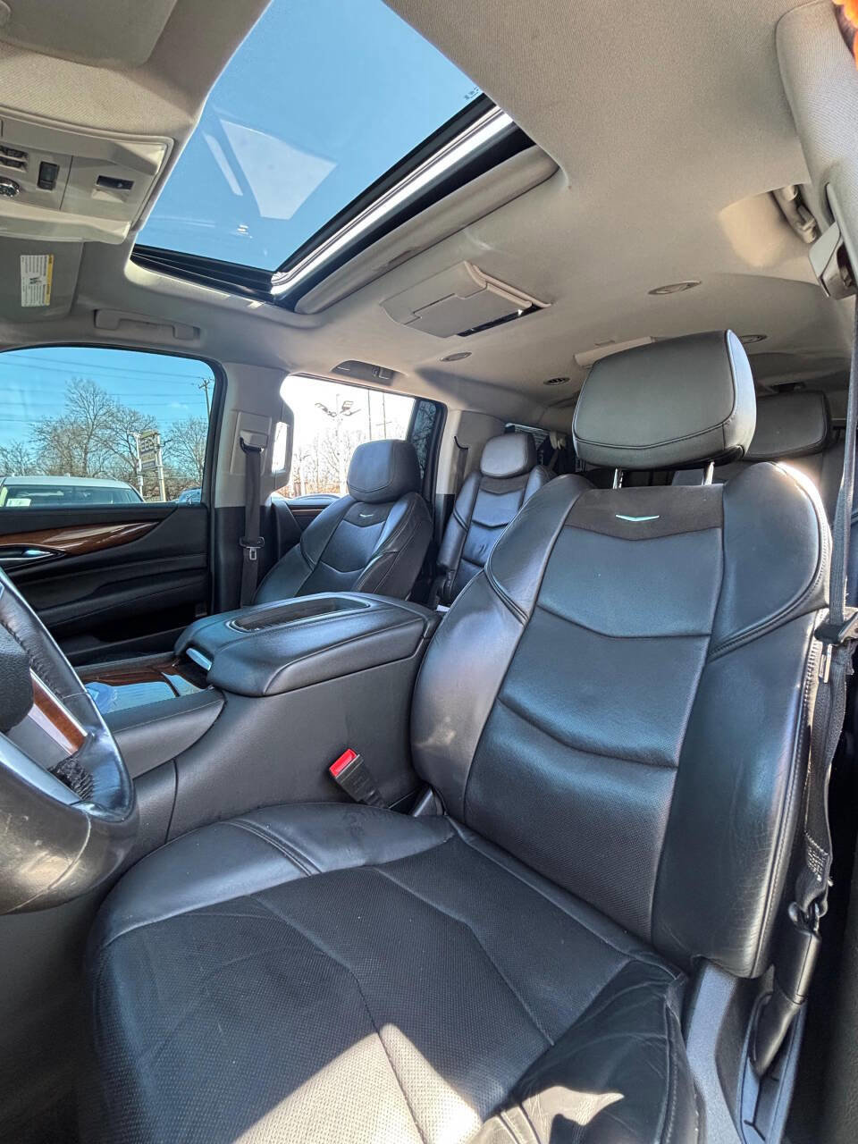 Used 2019 Cadillac Escalade ESV Luxury w/ LPO, Radiant Package image 11
