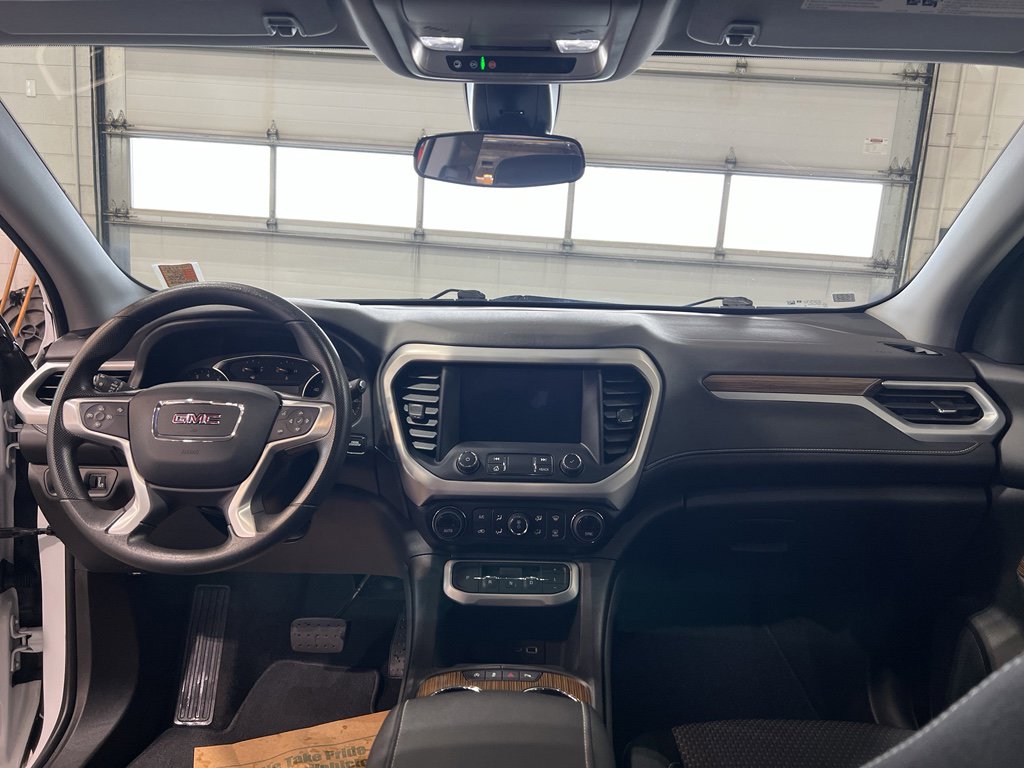 Used 2023 GMC Acadia SLE w/ Driver Convenience Package image 18