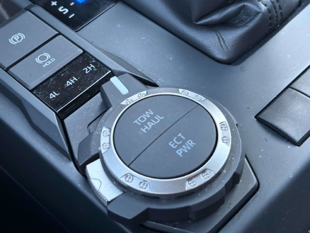 Certified 2024 Toyota Tacoma SR5 AWD/4WD image 18