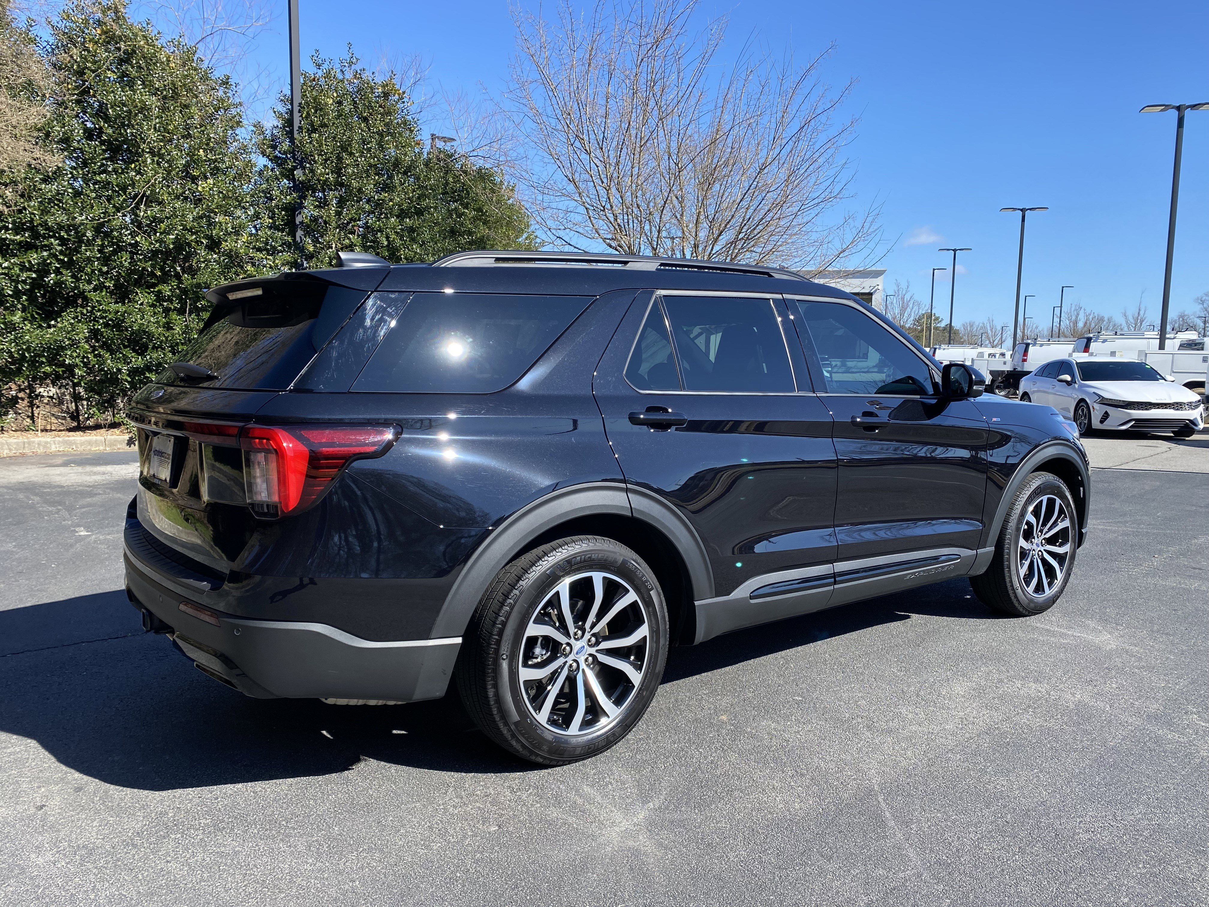 Used 2025 Ford Explorer ST-Line w/ Premium Package image 9