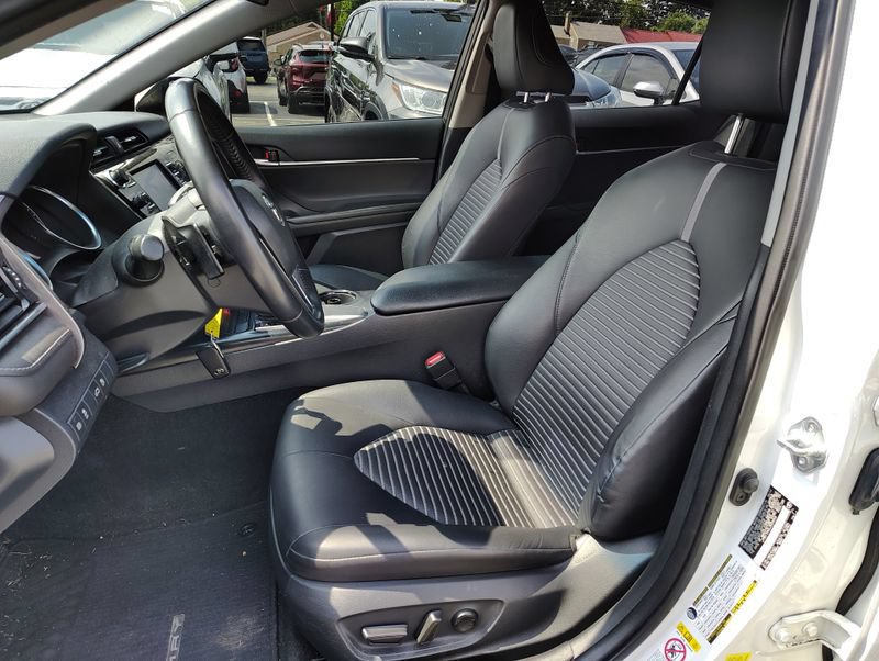 Used 2018 Toyota Camry SE w/ Four Season Floor Mat Package FWD image 9