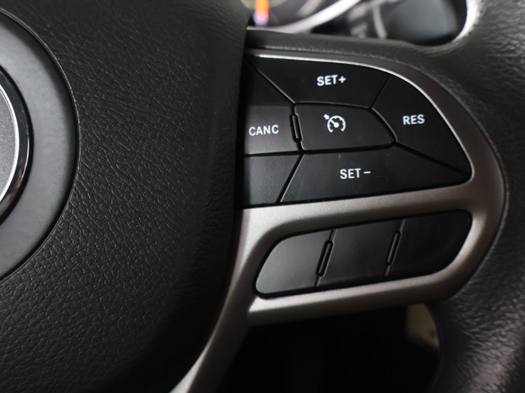 Used 2021 Jeep Cherokee Latitude FWD image 34