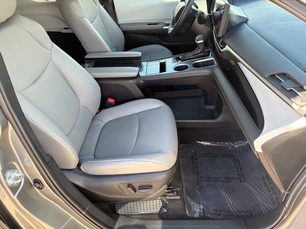 Used 2026 Toyota Sienna XLE FWD image 34