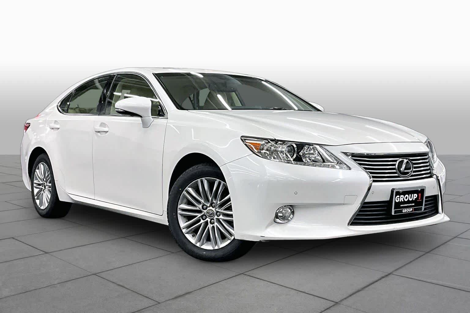 Used 2015 Lexus ES 350 w/ Premium Package FWD image 2