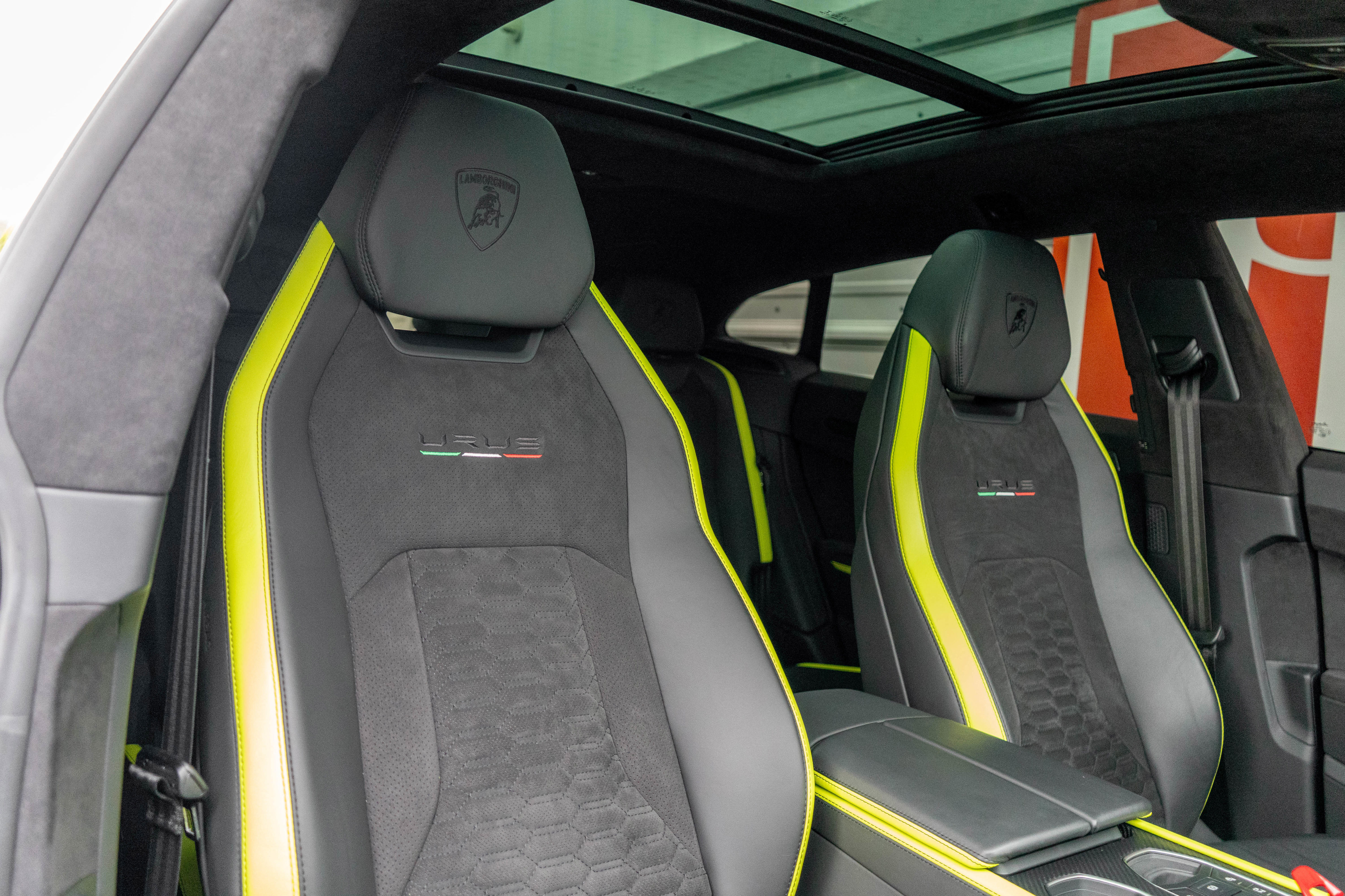 Used 2021 Lamborghini Urus AWD/4WD image 40