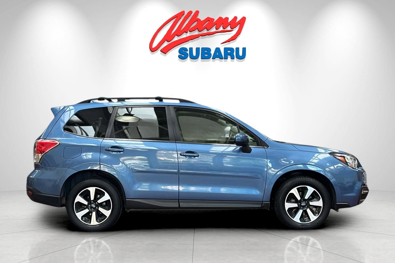 Used 2017 Subaru Forester 2.5i Limited AWD/4WD image 3
