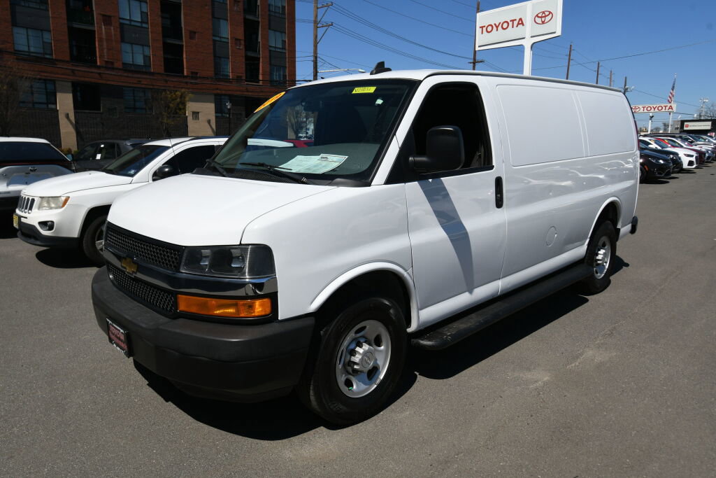 Used 2019 Chevrolet Express 2500 w/ Driver Convenience Package RWD image 3