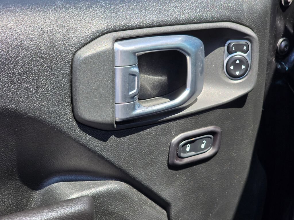 Used 2019 Jeep Wrangler Sport AWD/4WD image 39