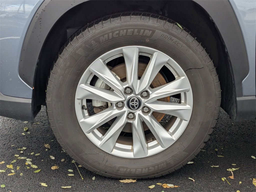 Used 2024 Toyota Corolla Cross LE image 11