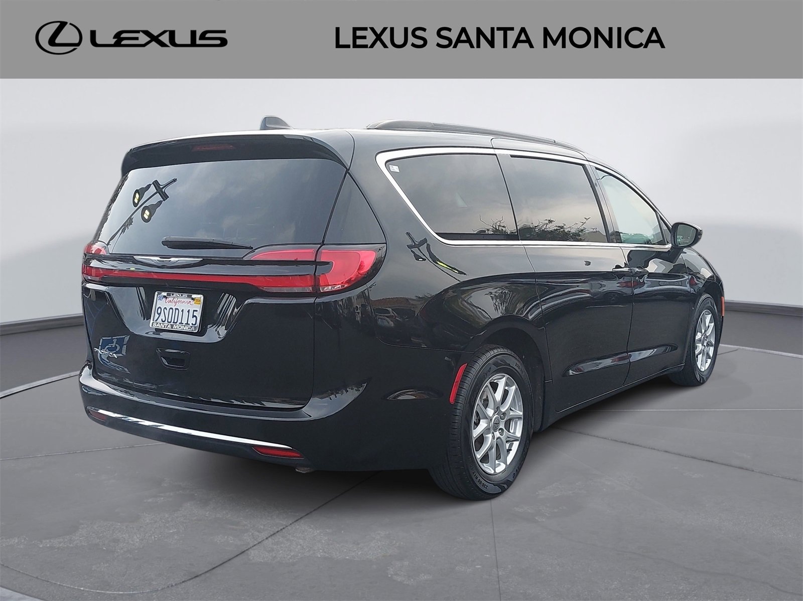 Used 2022 Chrysler Pacifica Touring-L image 5