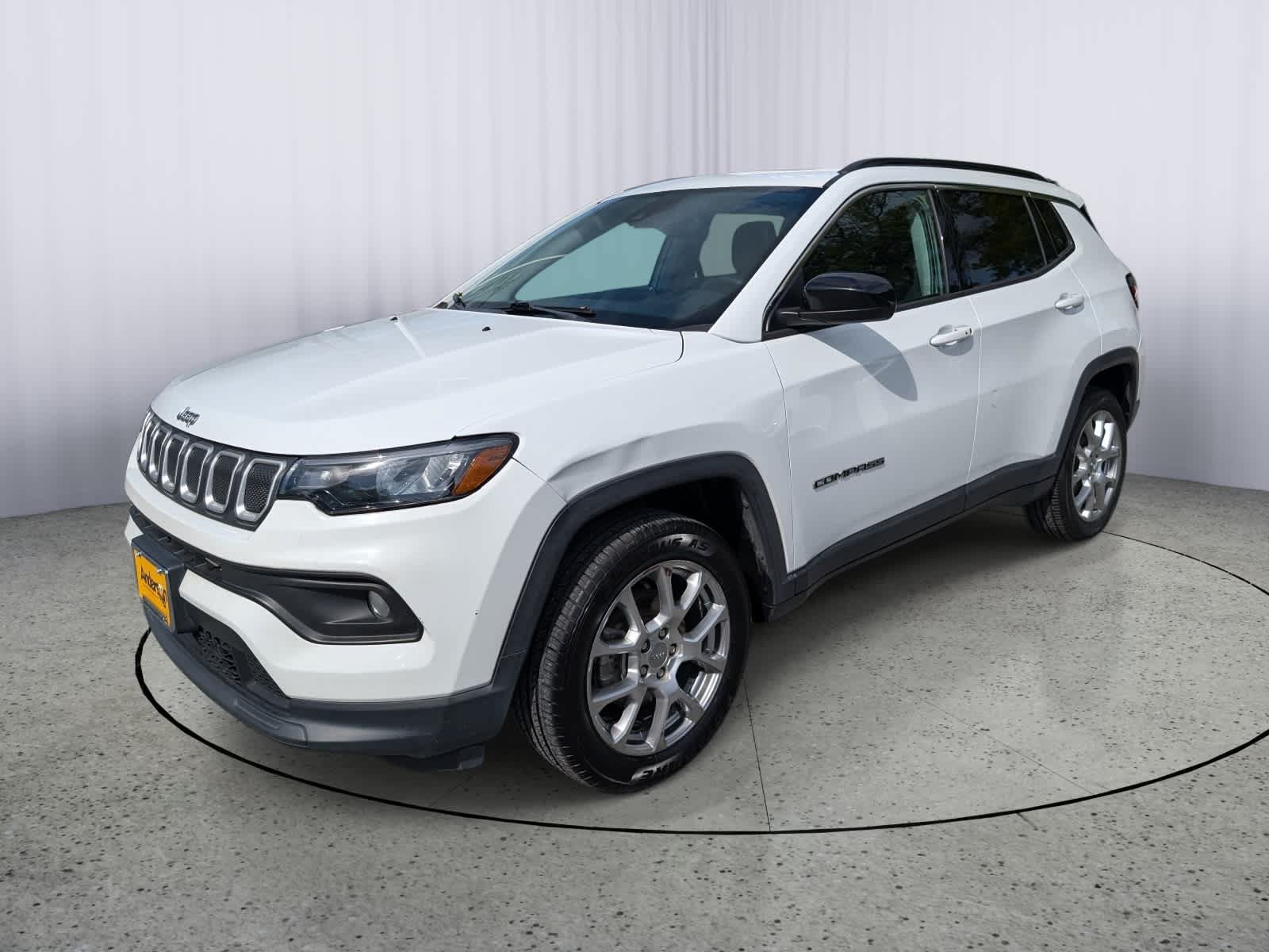Used 2022 Jeep Compass Latitude w/ Sun and Sound Group AWD/4WD image 7