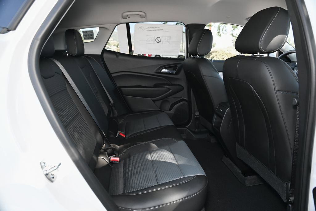 New 2026 Chevrolet Trax LT w/ LPO, Blackout Package FWD image 32