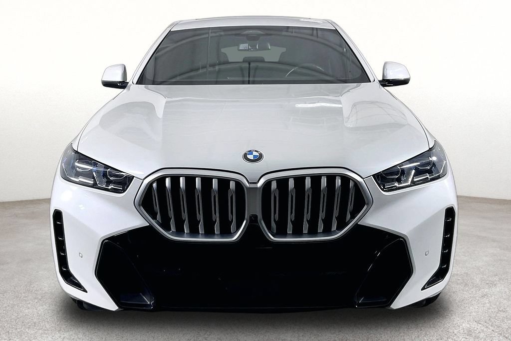 Used 2025 BMW X6 xDrive40i w/ Climate Comfort Package AWD/4WD image 4