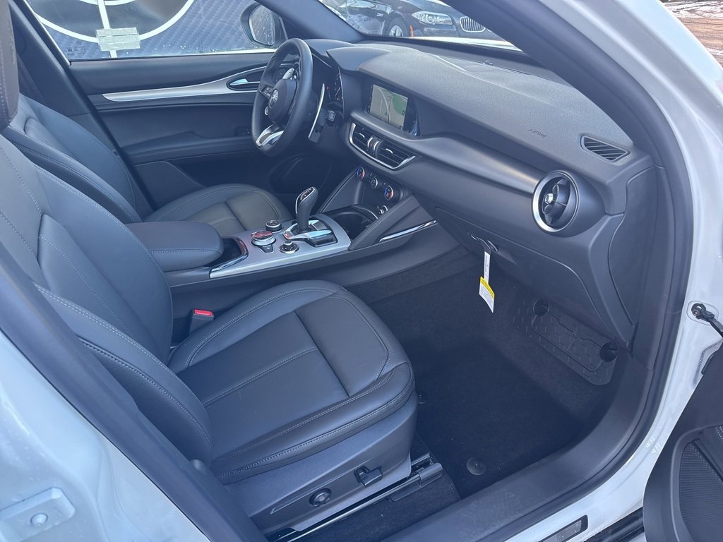 New 2025 Alfa Romeo Stelvio Sprint image 21