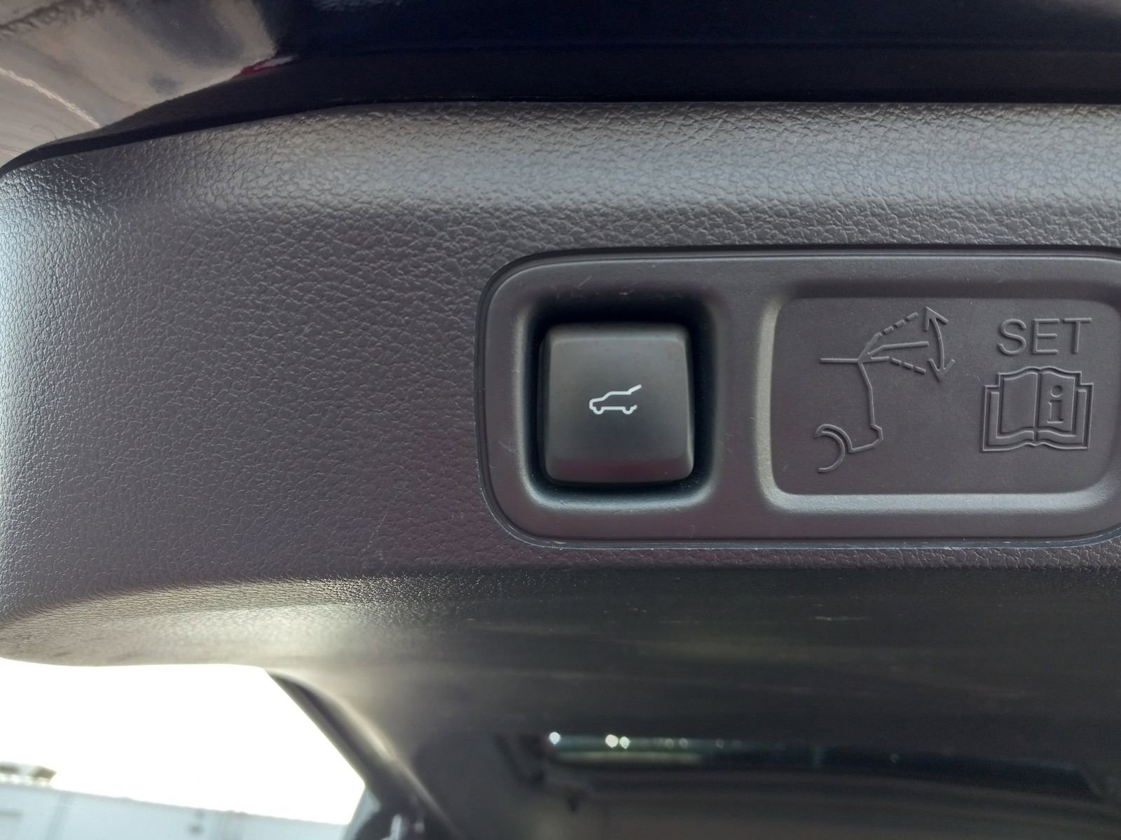 Used 2024 Ford Expedition XLT image 12