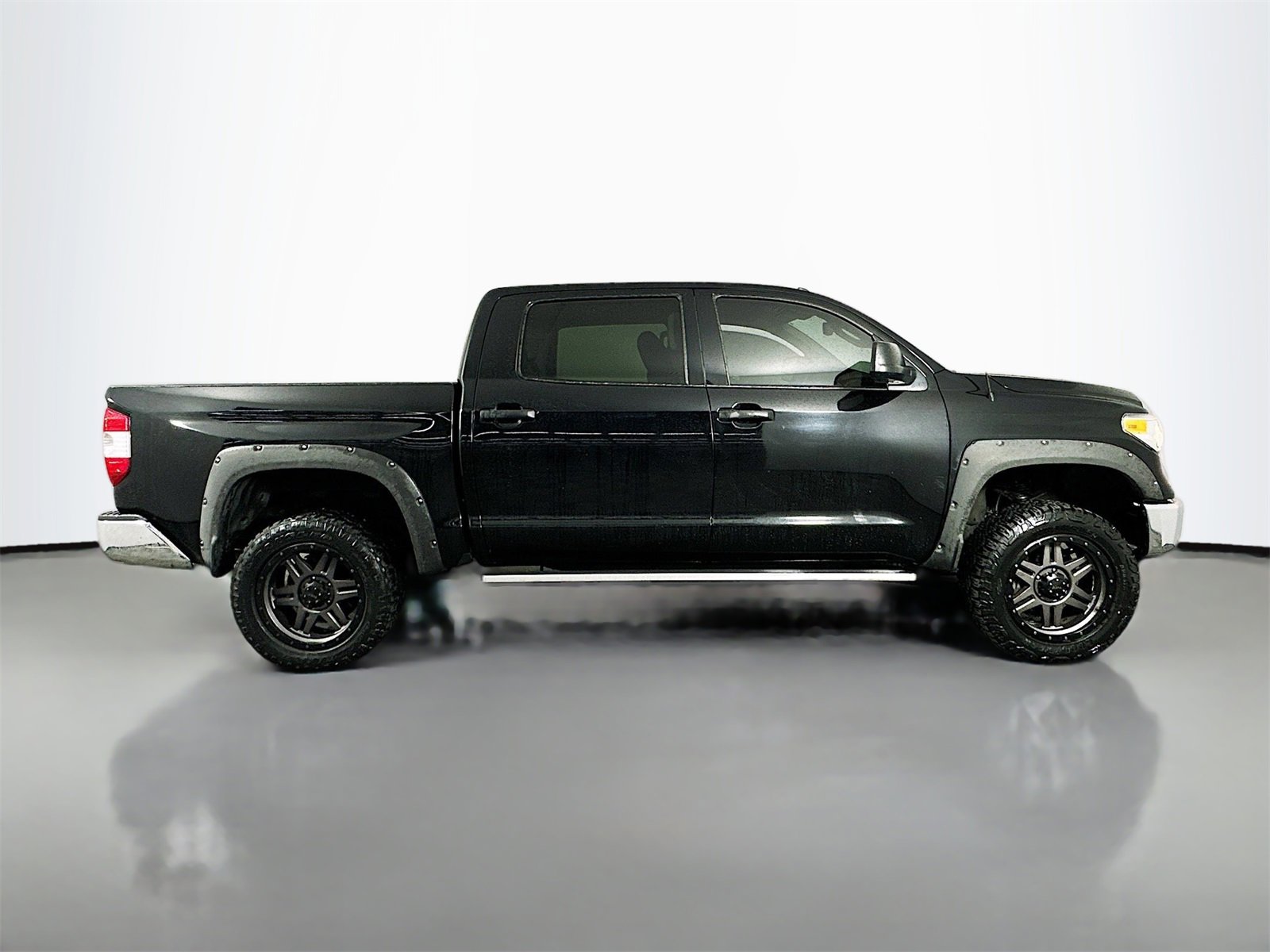 Used 2016 Toyota Tundra SR5 w/ SR5 Upgrade Package image 8