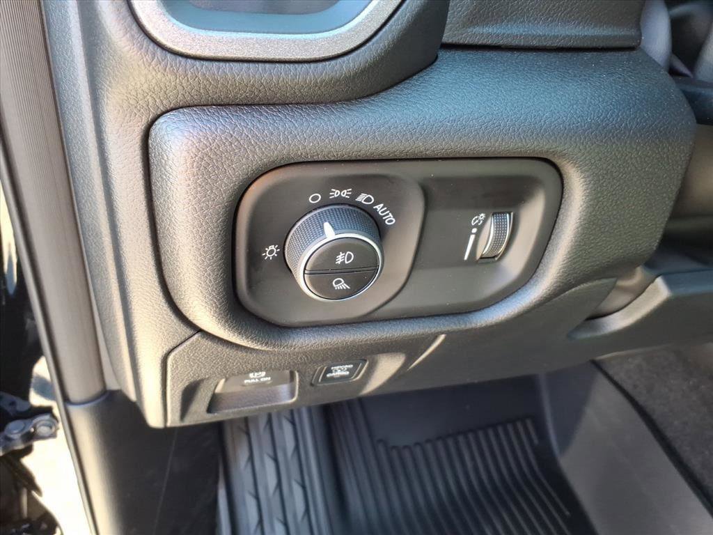 New 2026 RAM 1500 Classic Warlock image 10