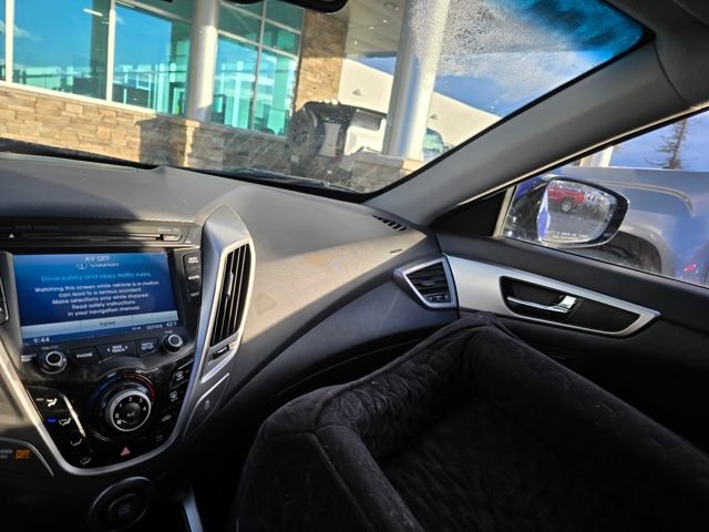 Used 2013 Hyundai Veloster w/ Style Pkg image 12