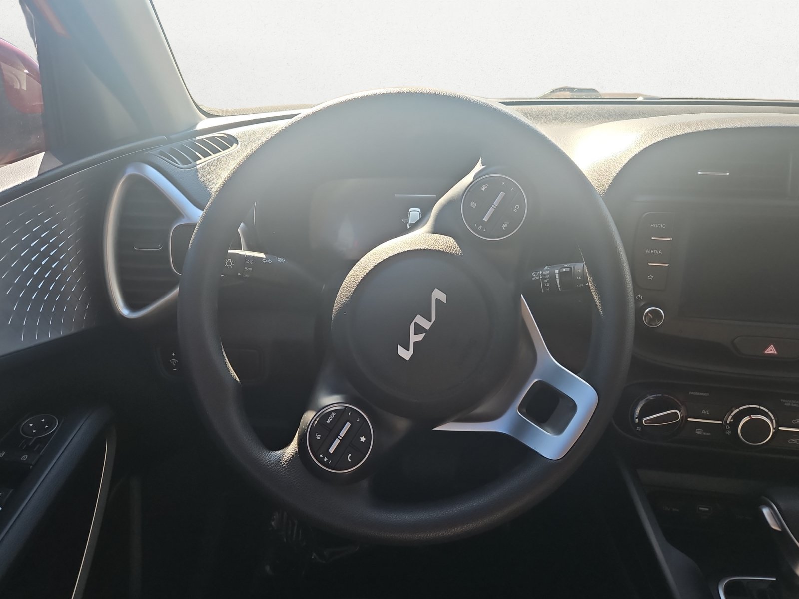 Used 2025 Kia Soul LX FWD image 9