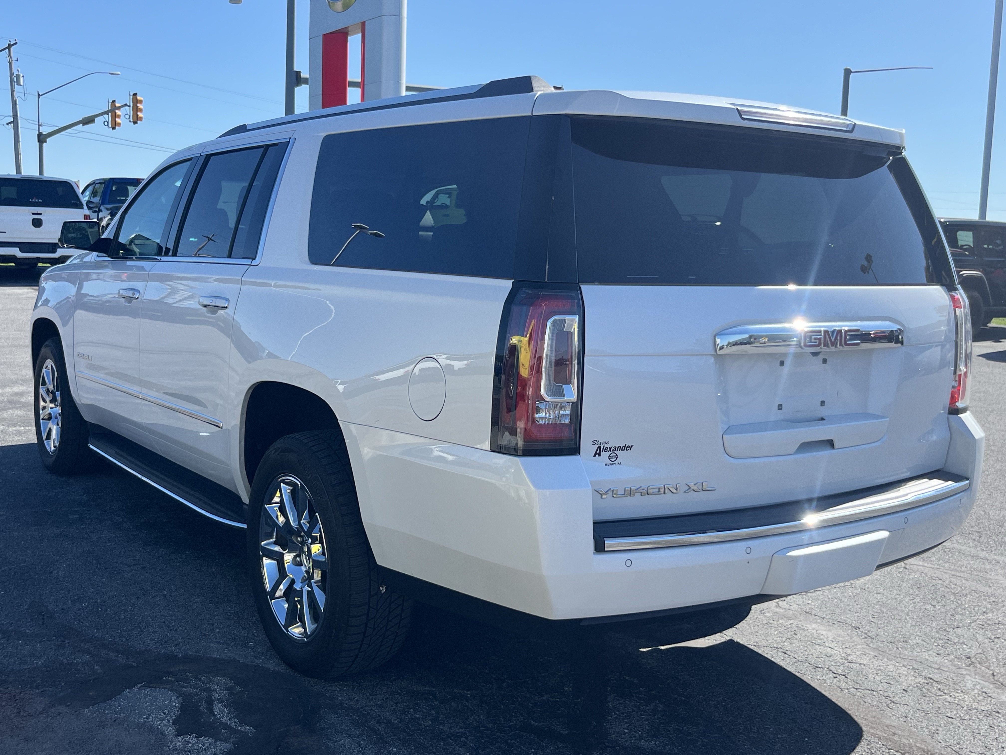 Used 2019 GMC Yukon XL Denali w/ Open Road Package AWD/4WD image 7