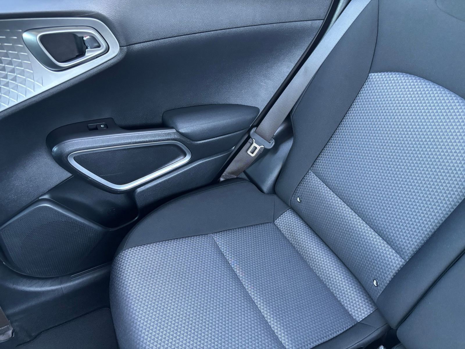 Used 2025 Kia Soul LX w/ LX Technology Package FWD image 37