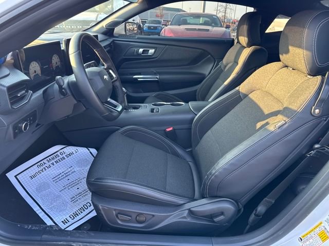 Used 2024 Ford Mustang Coupe image 9
